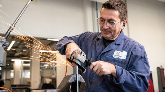 Metall- und Kunststoffbearbeitung