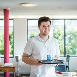 Restaurantfachmann im Restaurant Pluspunkt in Brunnen